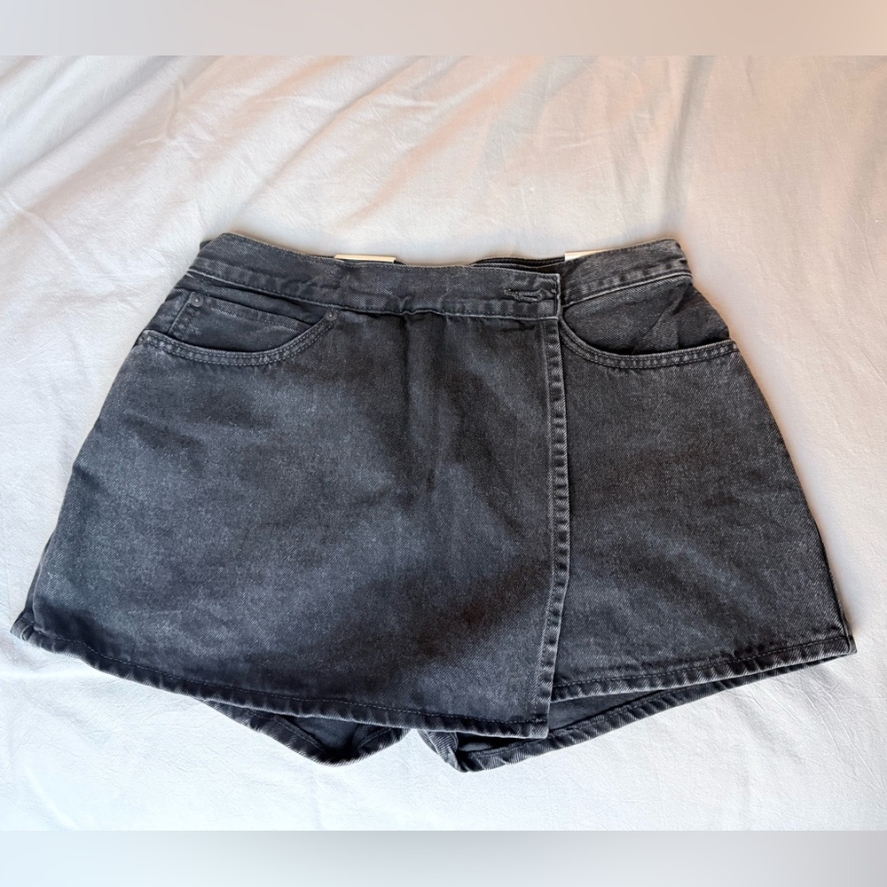 Levi’s women’s black skort
